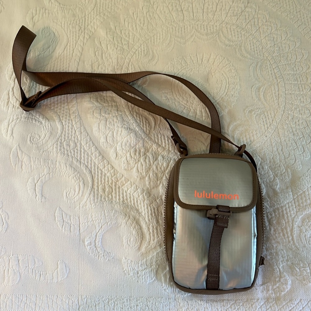 Lululemon zip top crossbody bag